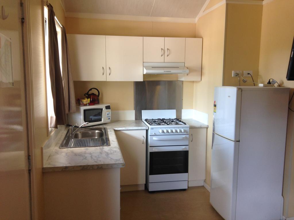 Pinjarra Caravan Park And Cabins Habitación foto